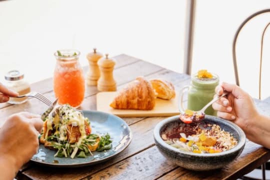 ​ICONIC LICENSED CAFE – HAMPTON
