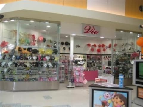 COSTUME JEWELLERY AND ACCESSORIES  - WIWO - EXCELLENT LOCATION IN CLARKSON SHOPPING CENTRE