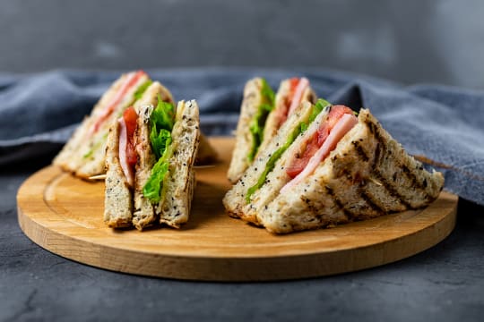 Cafe - Takeaway - Franchise  - Cafe - Gold Coast - Franchise - Same owner 9 years  - Nets $4000 p...