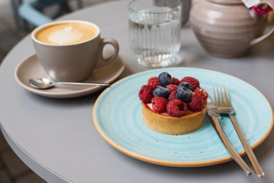 CHARMING BOUTIQUE CAKE & COFFEE SHOP IN THE HEART OF HEALESVILLE