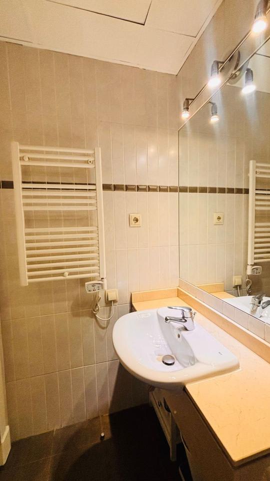 4233823-d91b7e46_d758hw