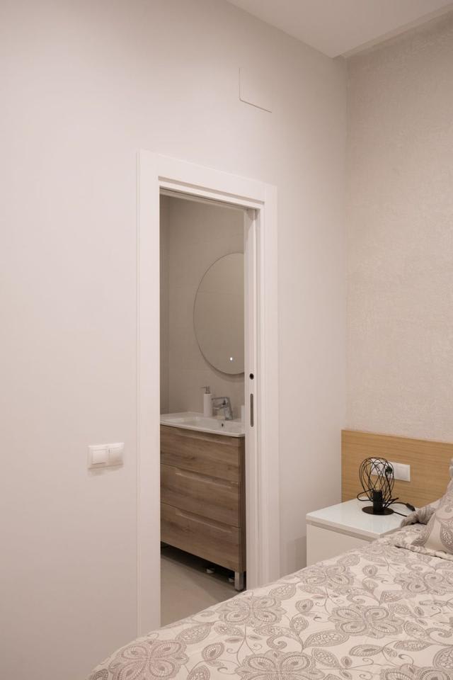 4240404-84fa8136_dmp8cb