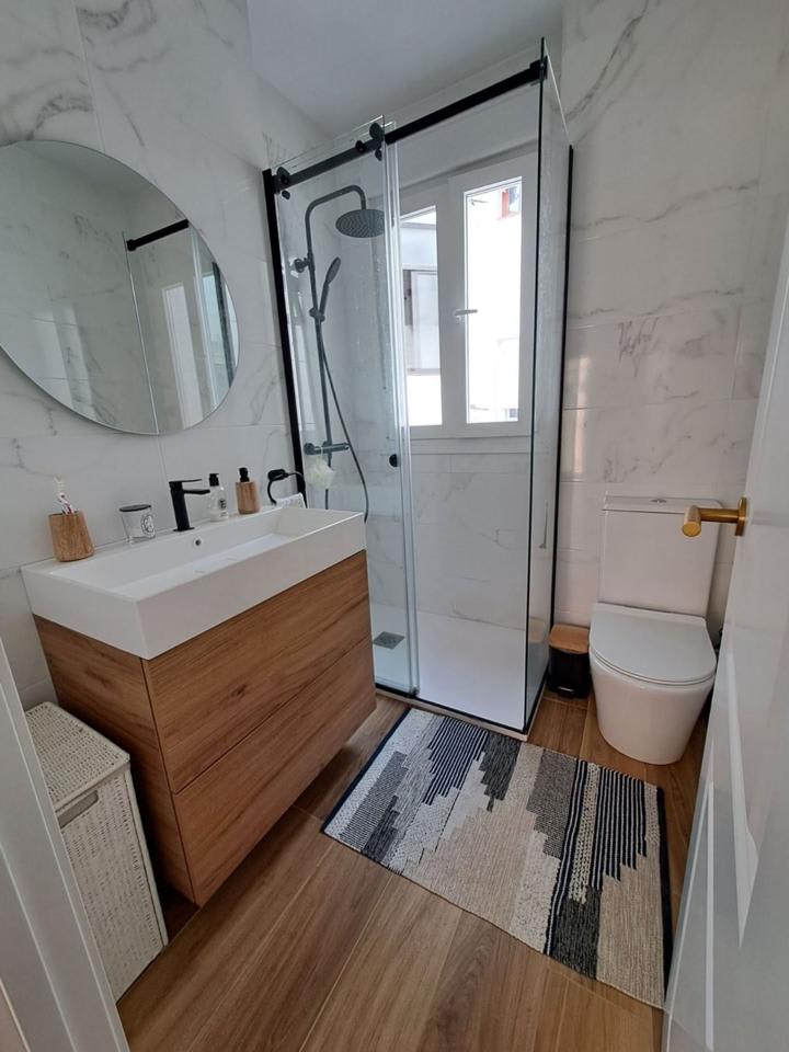 4208887-e87a02e4_rf8qzt