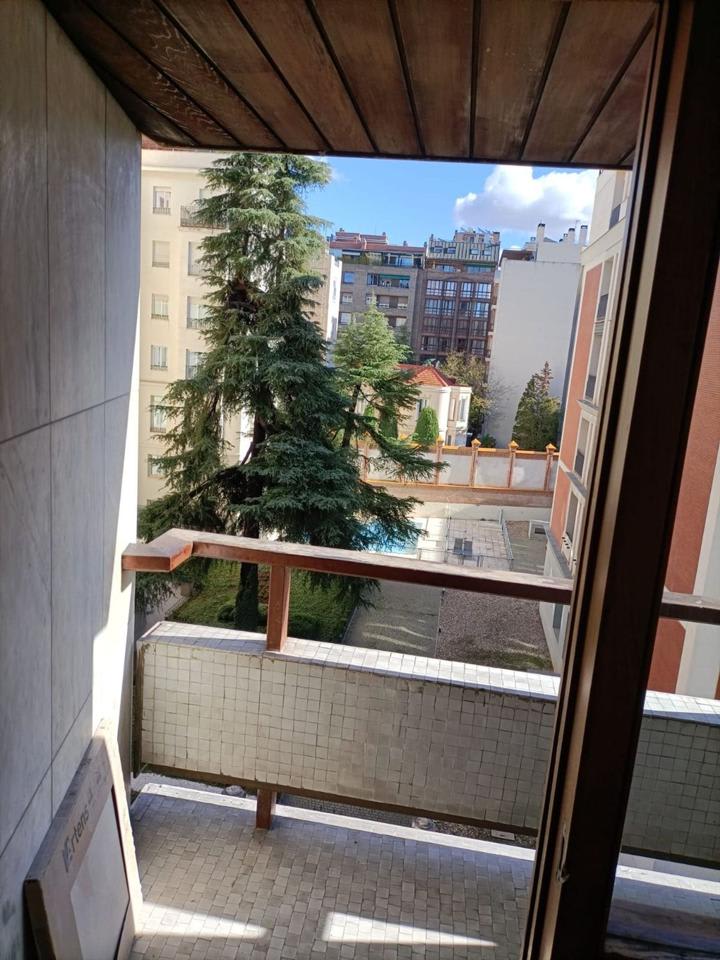 4214780-498386e8_rxfjtn