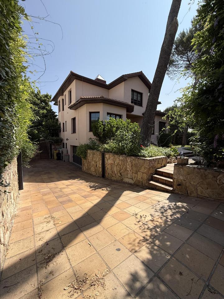 4216091-0d0cca2a_dbrqjj