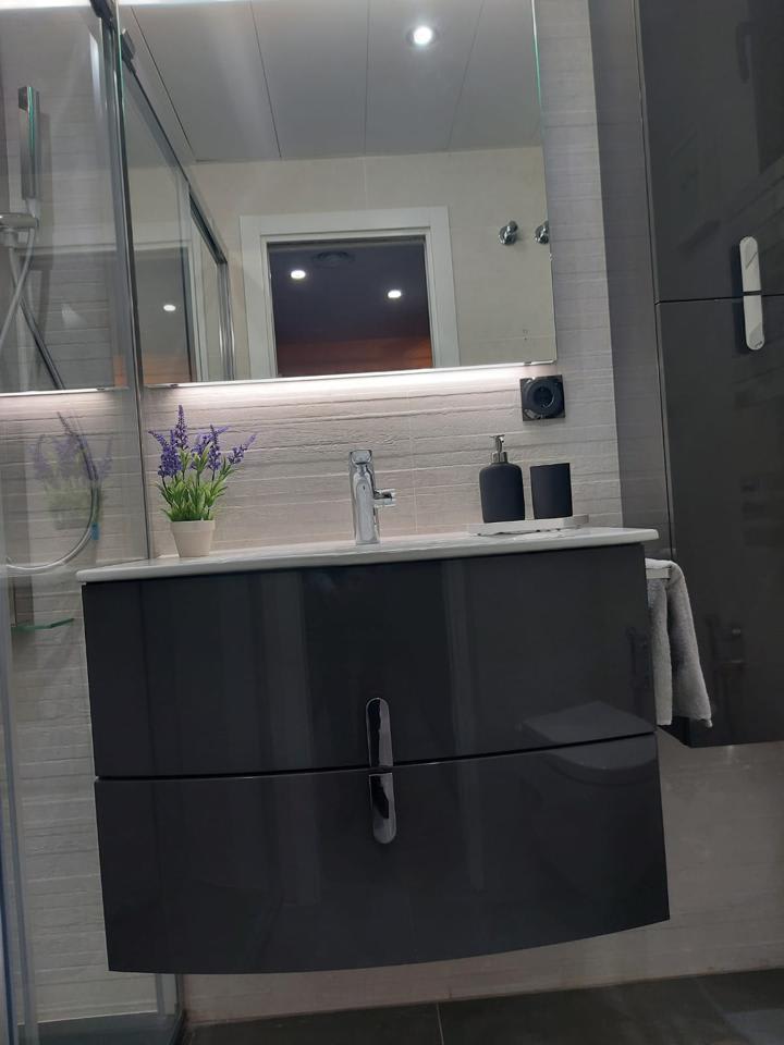 4222396-ff801afe_oie03h