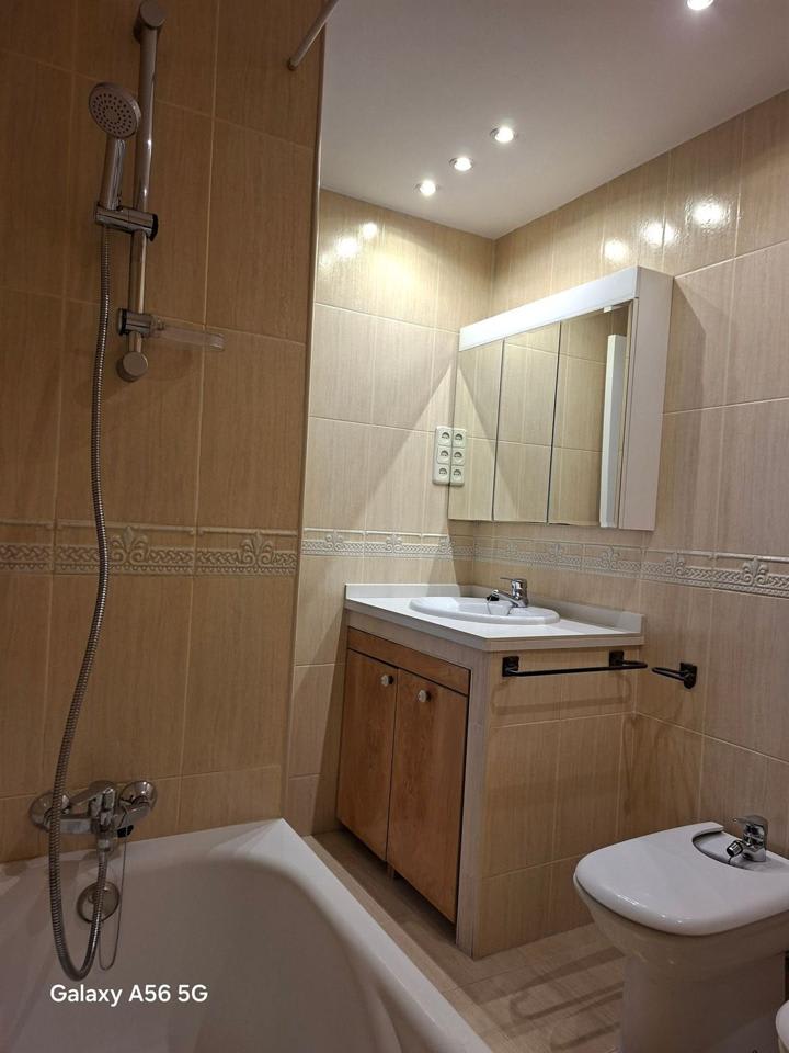 4224000-b9e5e602_xd2c09