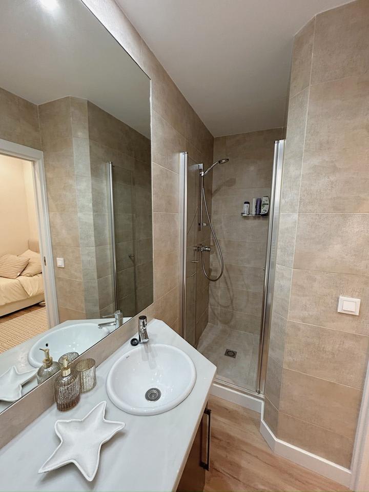 4225947-53362d86_qwc2h0