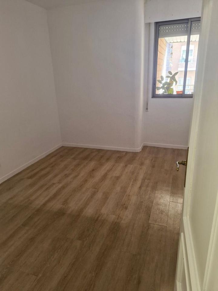 4227910-0602656b_bwdmbf