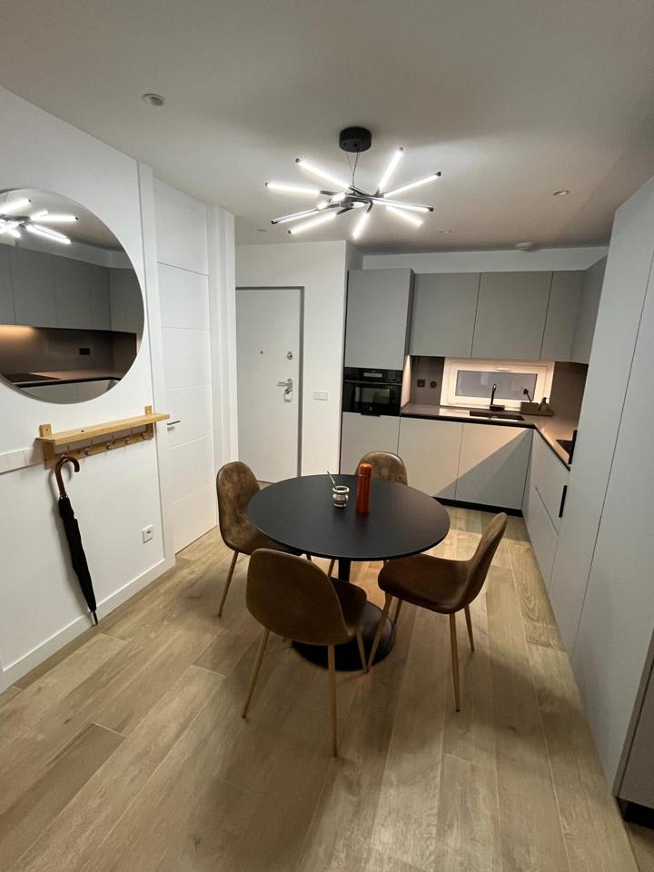 4234010-f9d61880_roobls