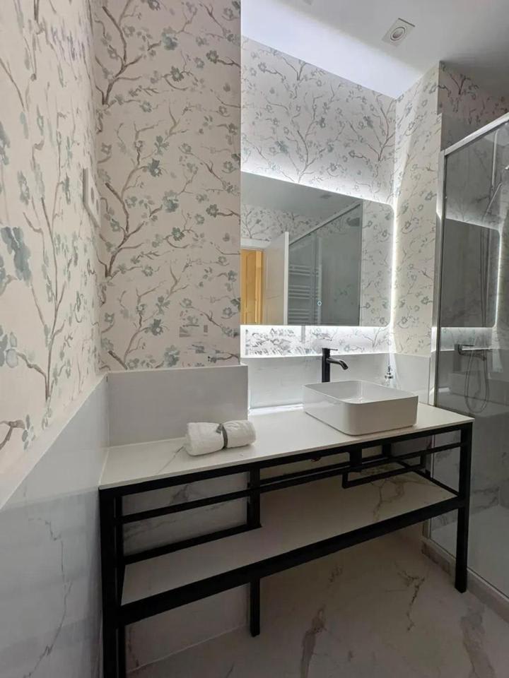 4236508-131b2420_lop4g0