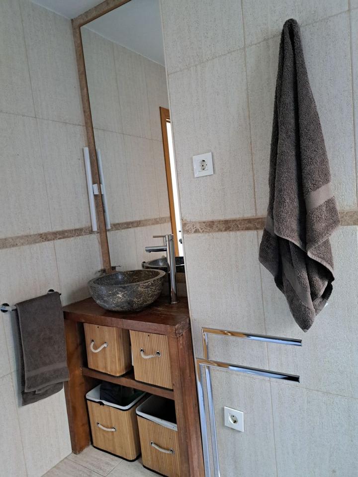 4238642-57952533_d2g9ny