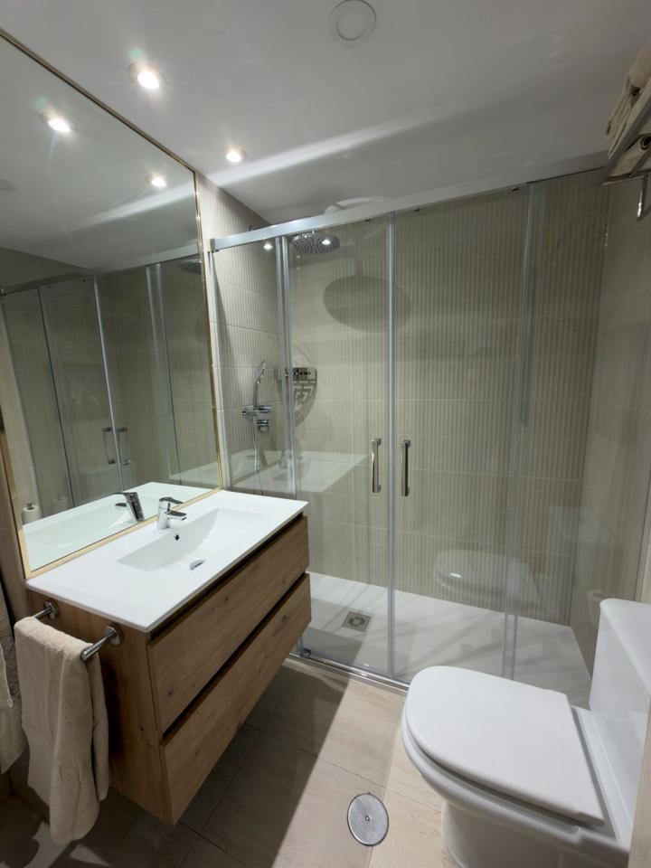 4238942-81a1d48b_bgjrsg