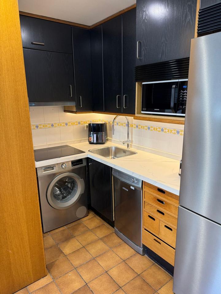 4238942-f94bc227_l3goyi