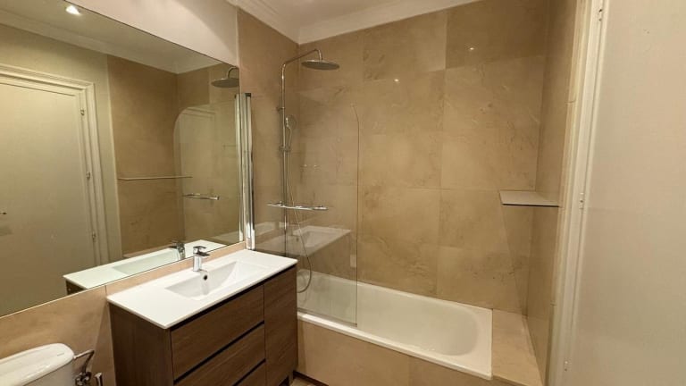 4232988-768ae583_ivn9v6