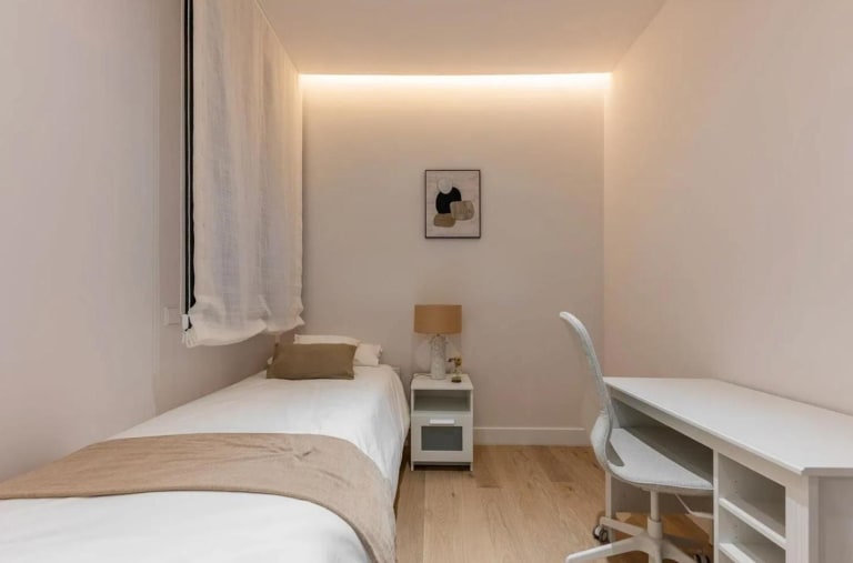 4221588-6913118f_auamq0