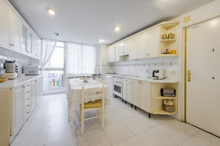 4214242-3962796a_skyjb9