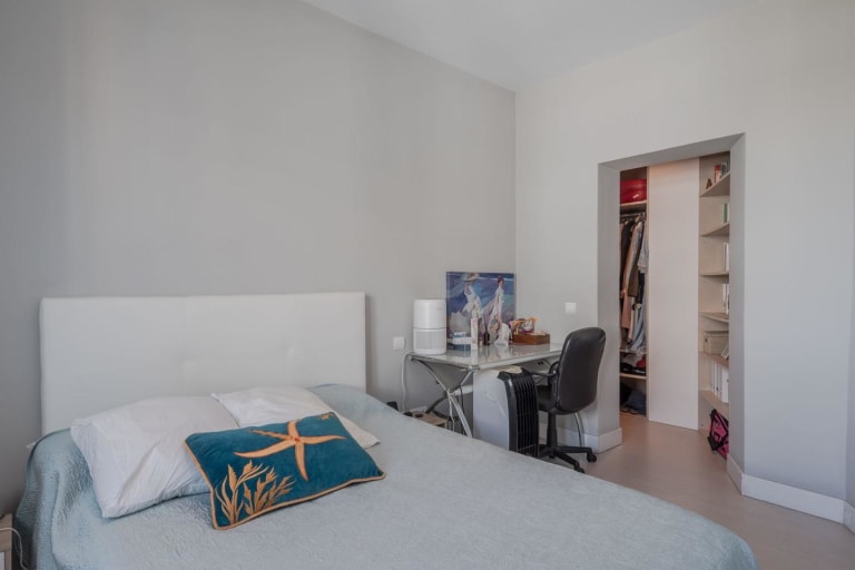 4214667-aac4e24f_z24iuj