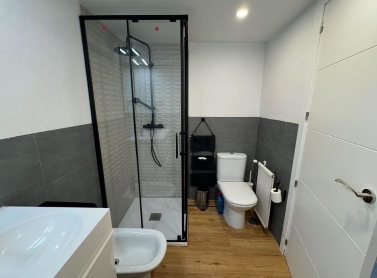 4215003-165c6892_d0jamp