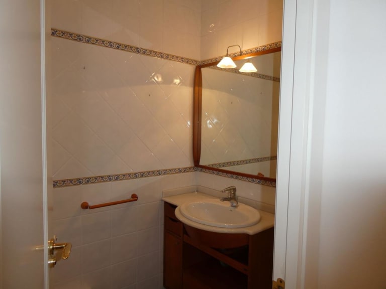 4226694-559999a2_miutam