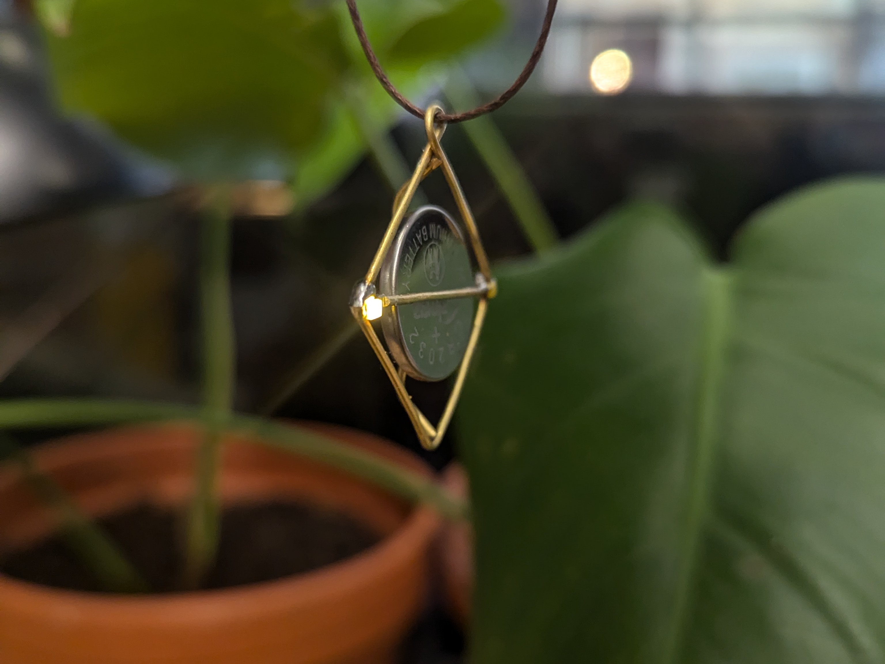 Weihnachtliches Baumschmuck löten