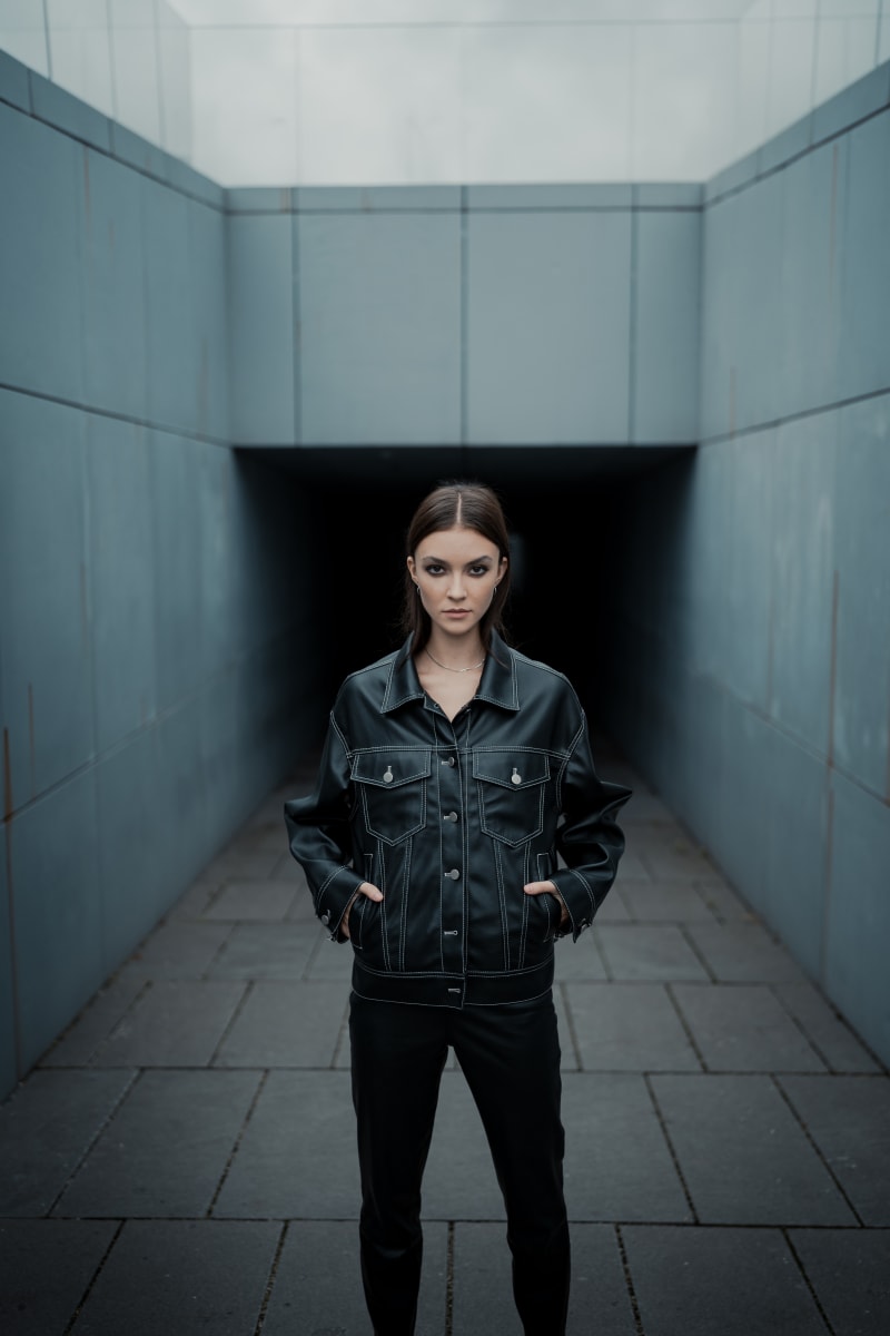 Editorial fashion fotózás a budapesti Ötvenhatosok terén