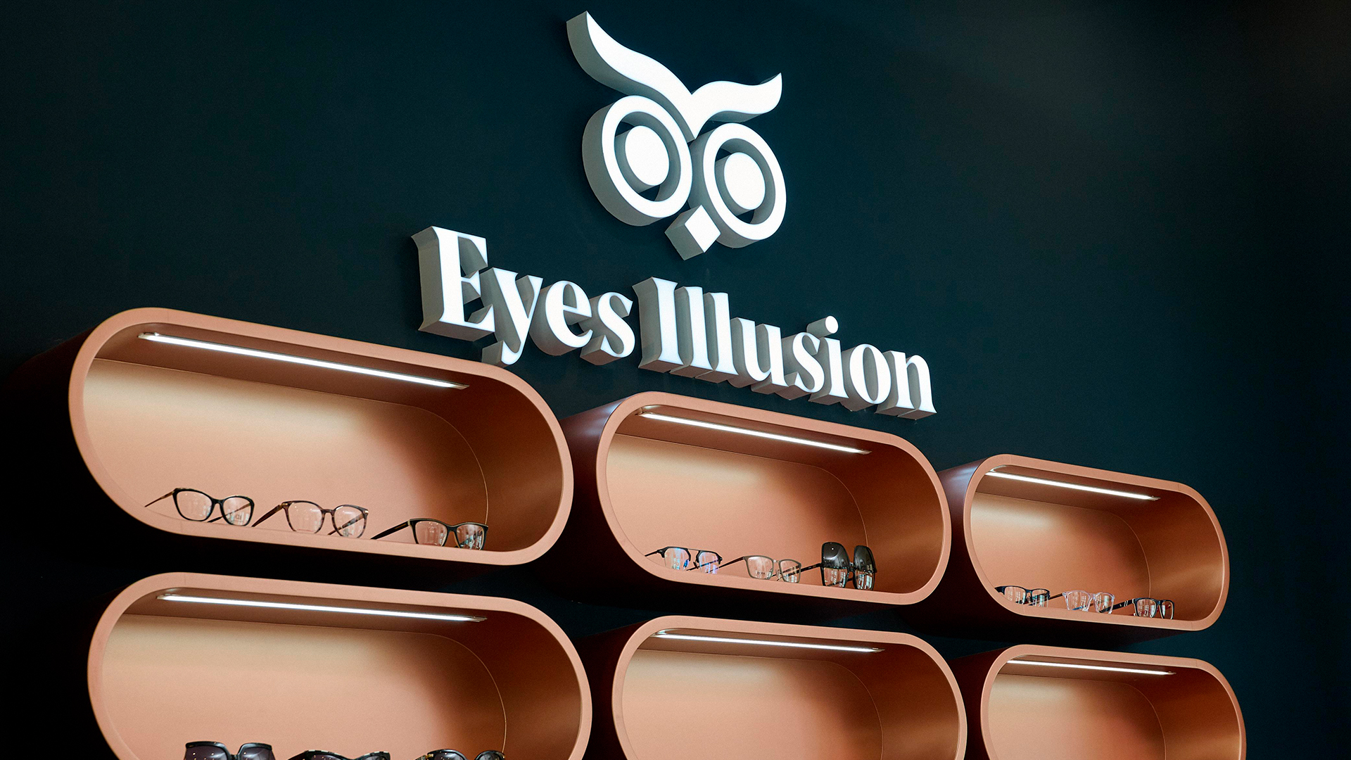 Eyes Illusion local33