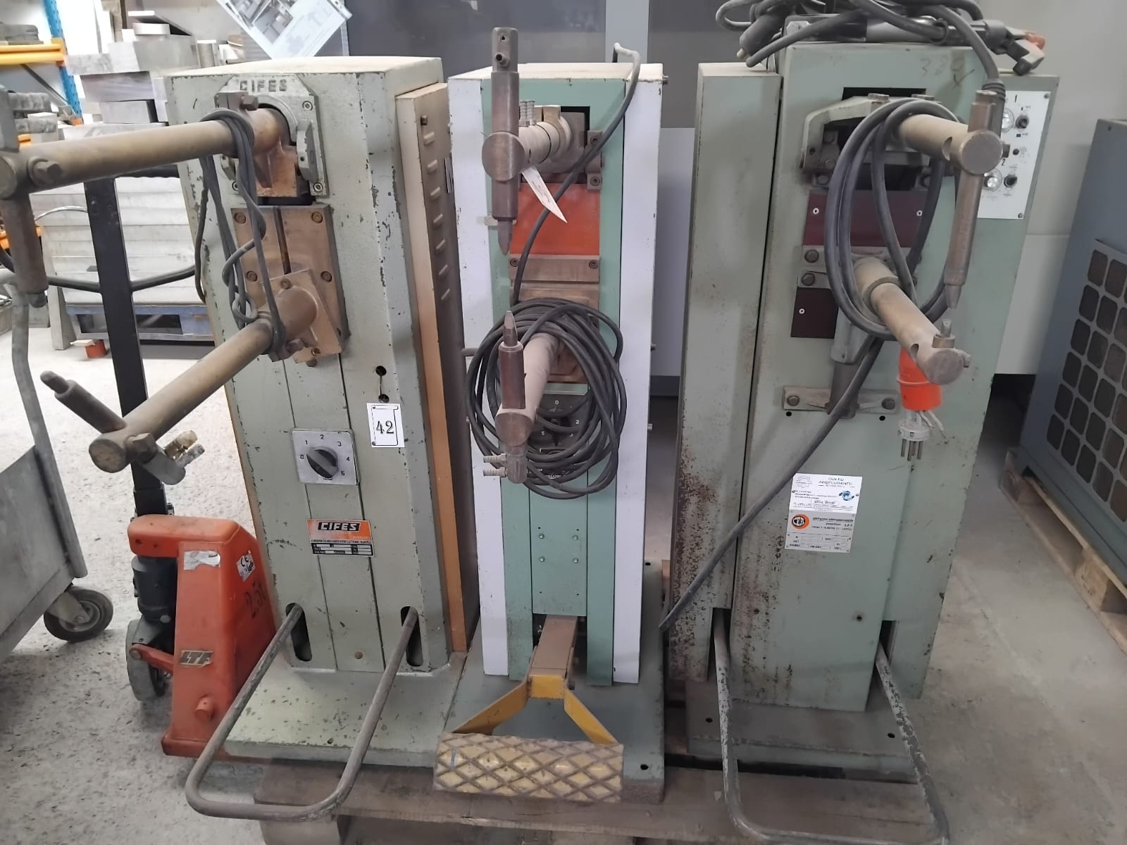 MACHINE DE SOUDAGE PAR POINT