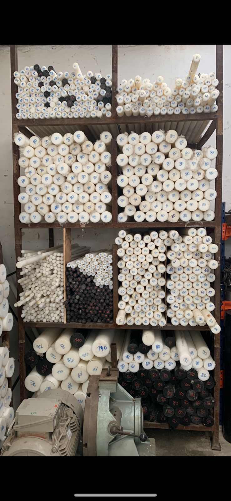 PLASTIQUE NYLON ET POM-C