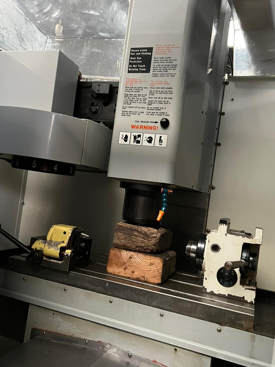 CENTRE D'USINAGE VERTICAL HAAS