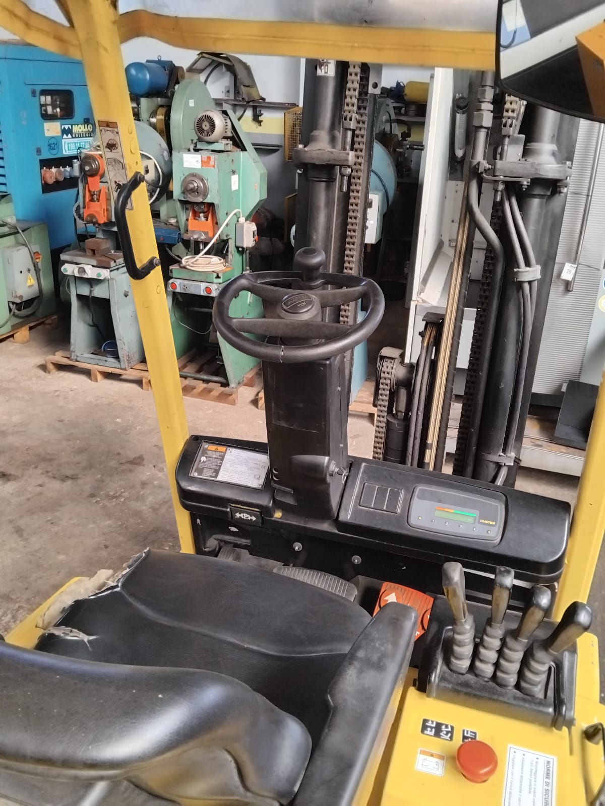 CHARIOT ELEVATEUR HYSTER