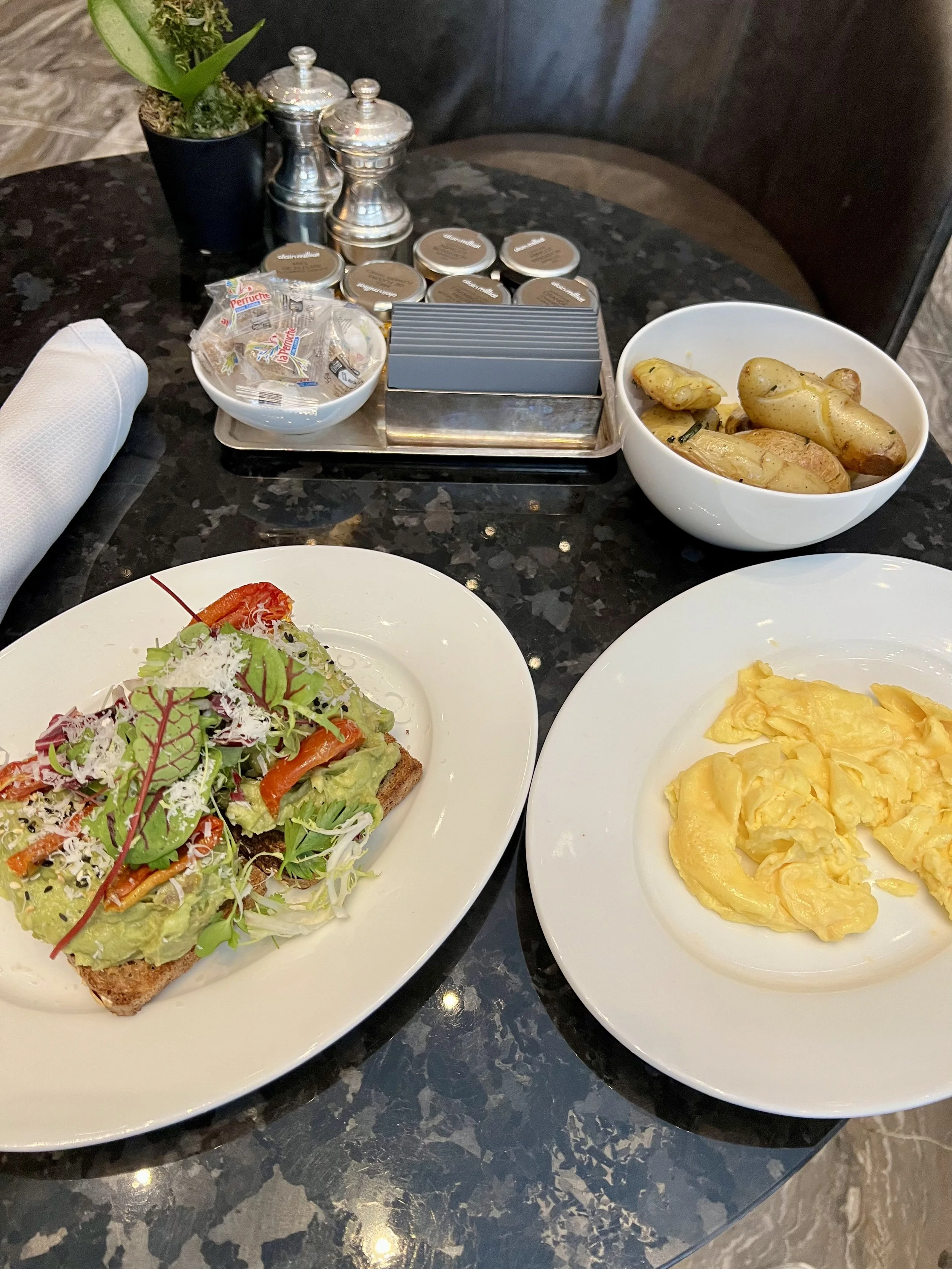 Park Hyatt New York, The Living Room restaurant