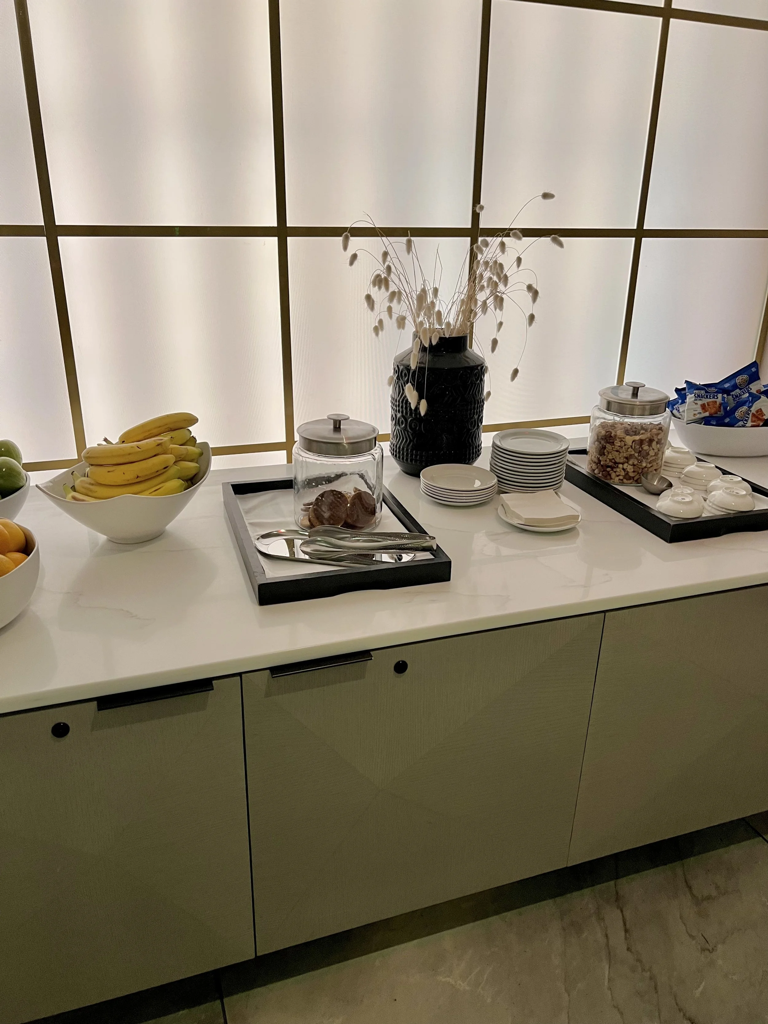 Chelsea Lounge JFK, food and beverage
