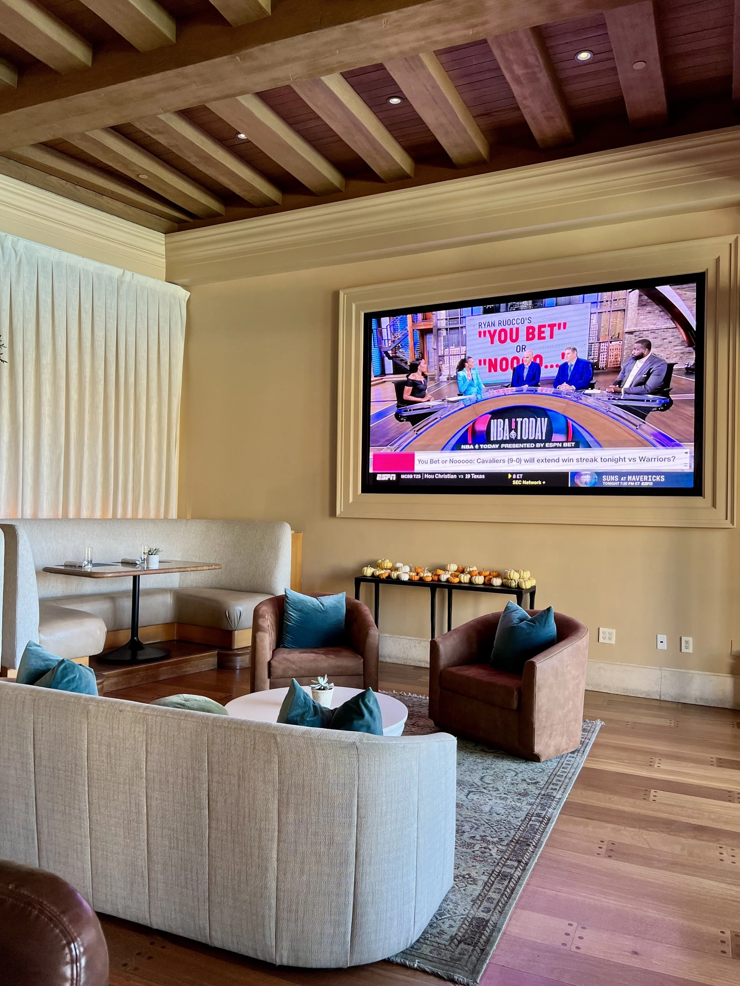 Pelican Hill Resort — activities and Coliseum Pool