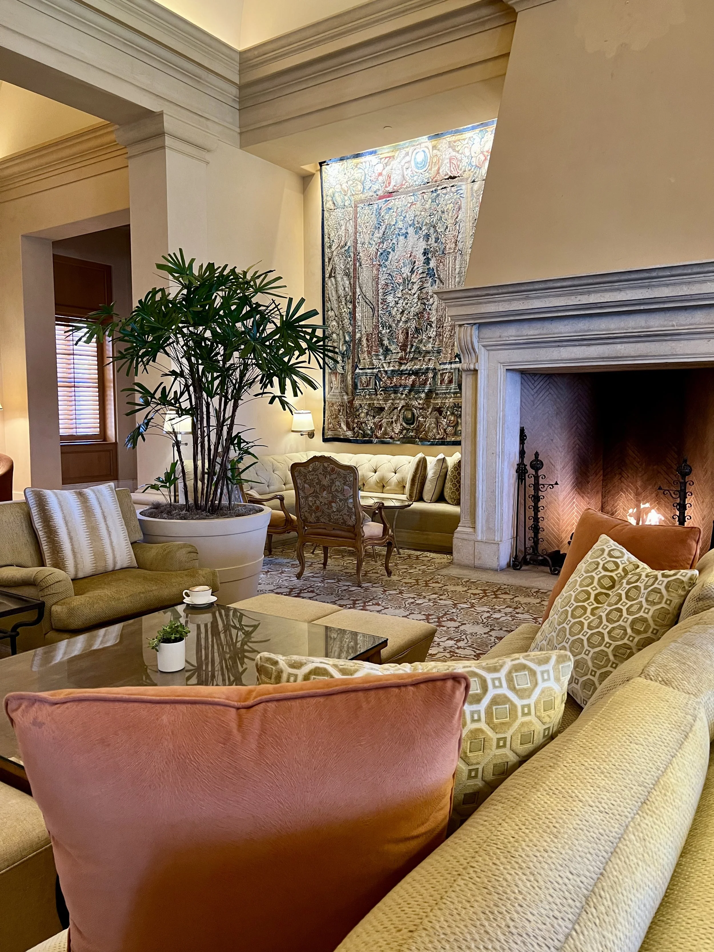 Pelican Hill Resort — The Great Room and in-room dining