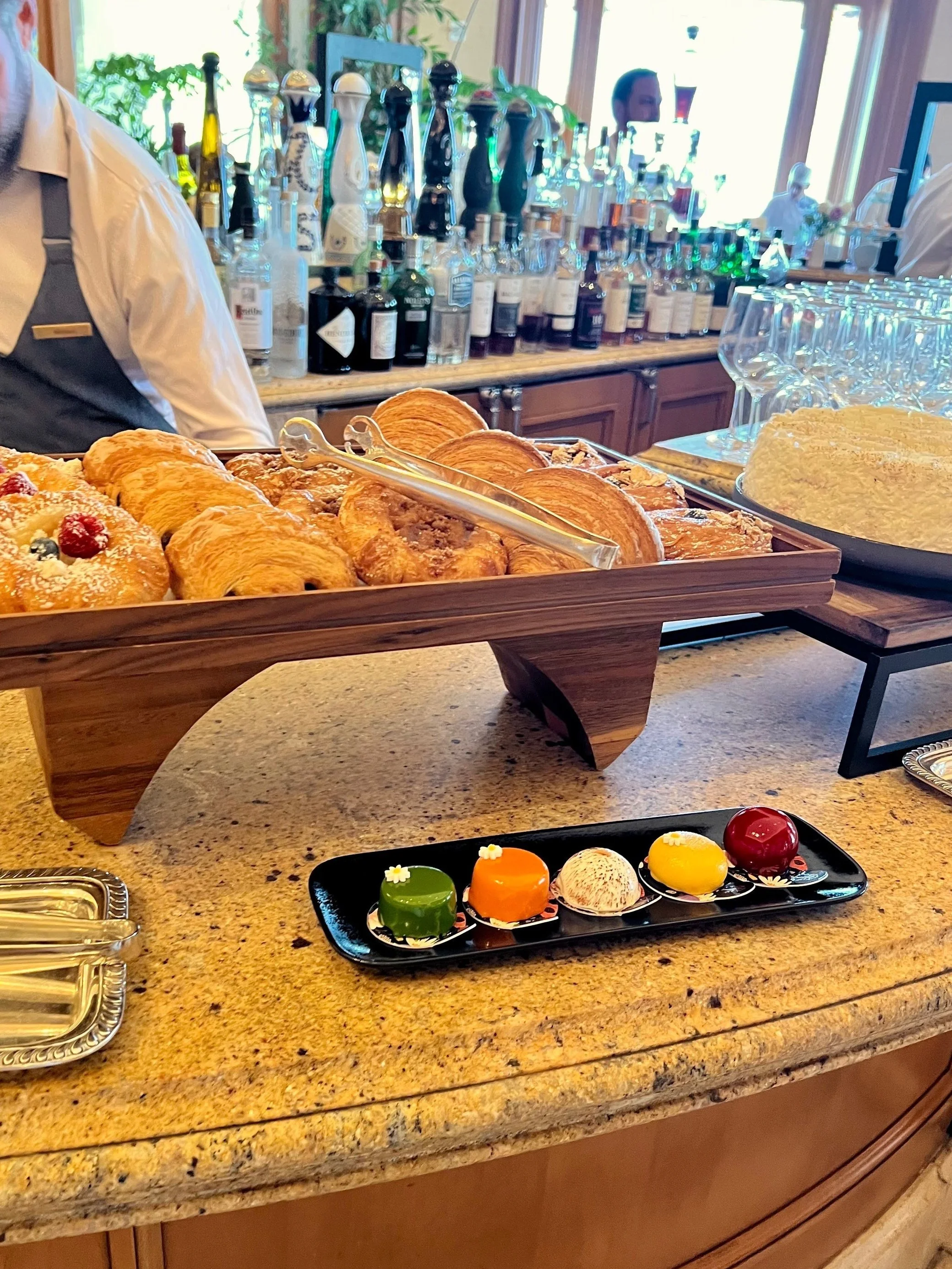 Pelican Hill Resort — The Great Room and in-room dining