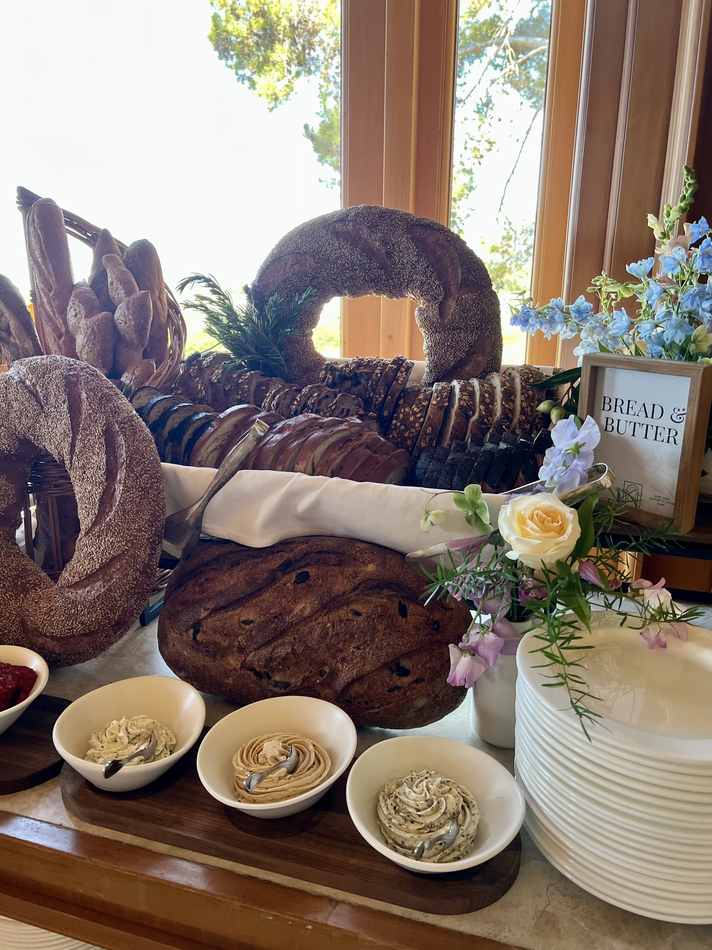 Pelican Hill Resort — The Great Room and in-room dining