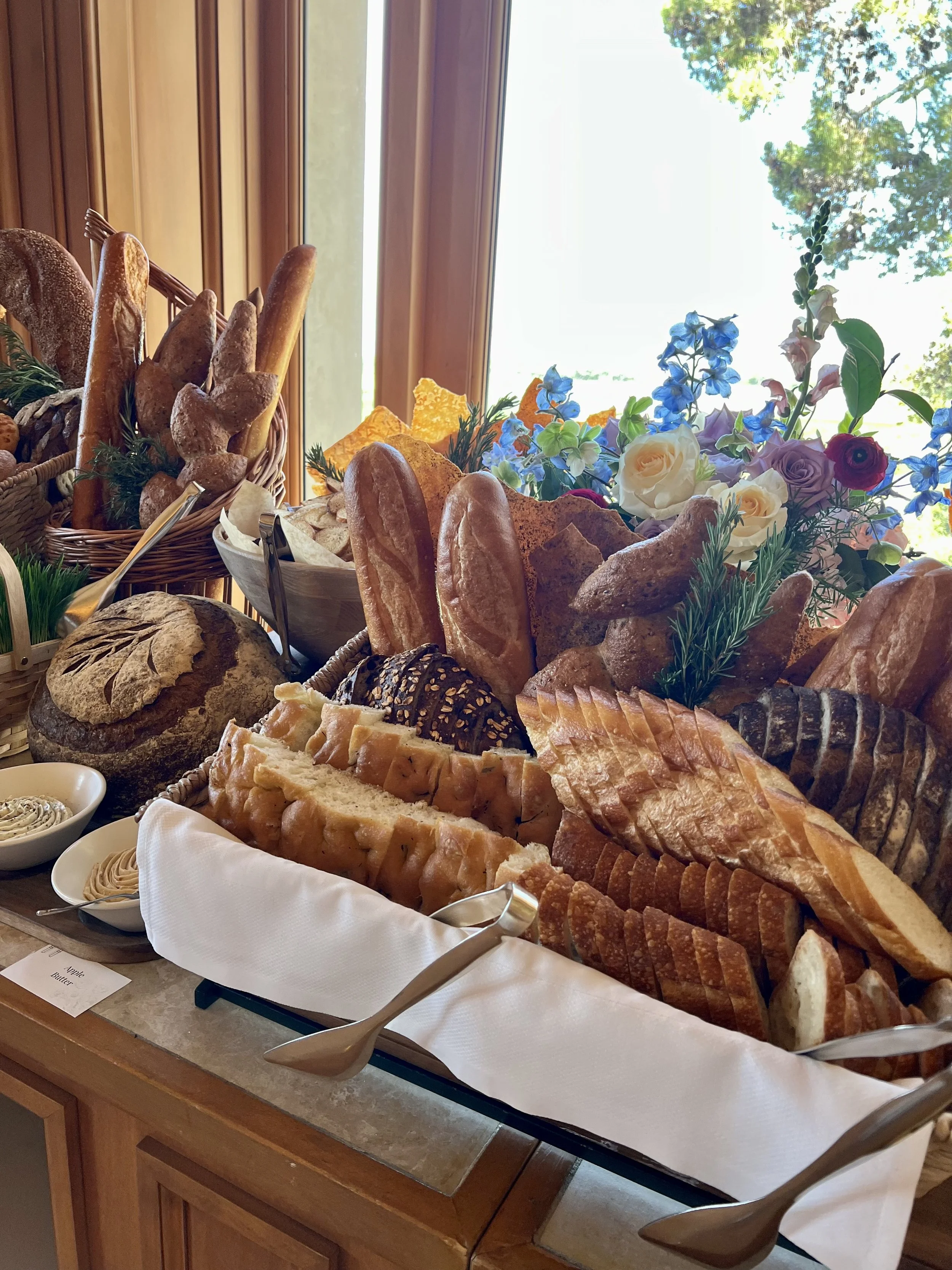 Pelican Hill Resort — The Great Room and in-room dining