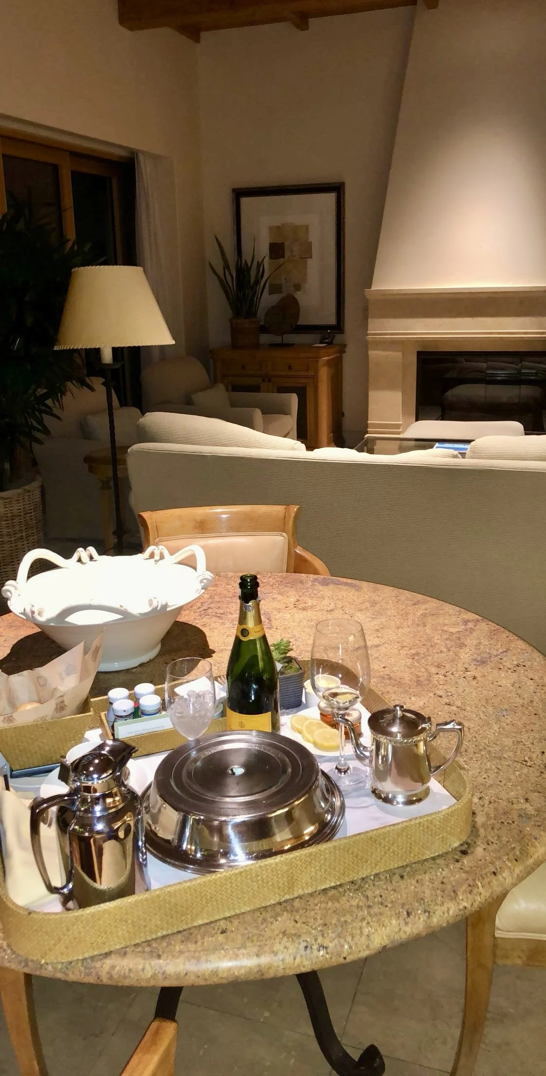 Pelican Hill Resort — The Great Room and in-room dining