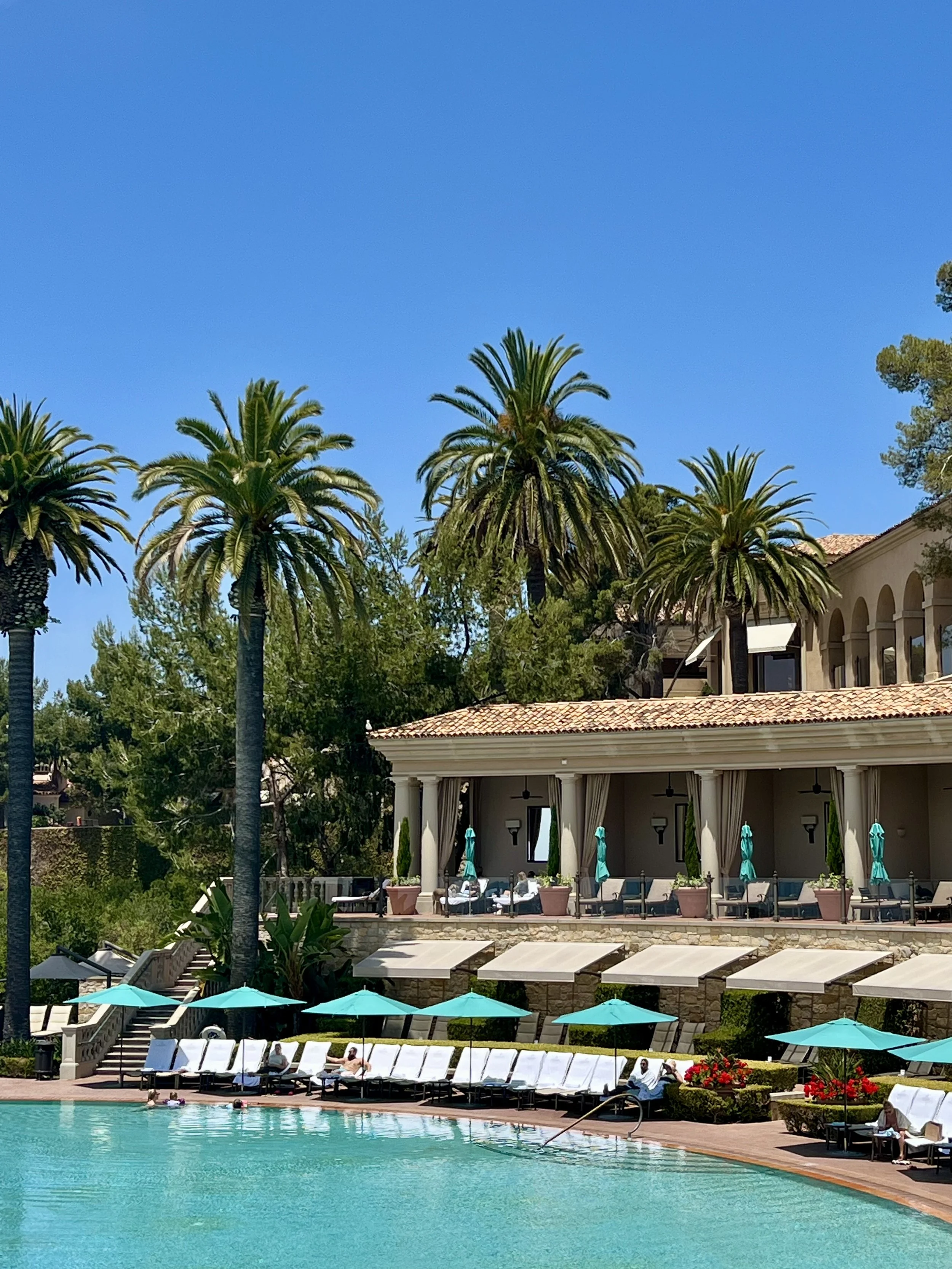 Pelican Hill Resort — pools