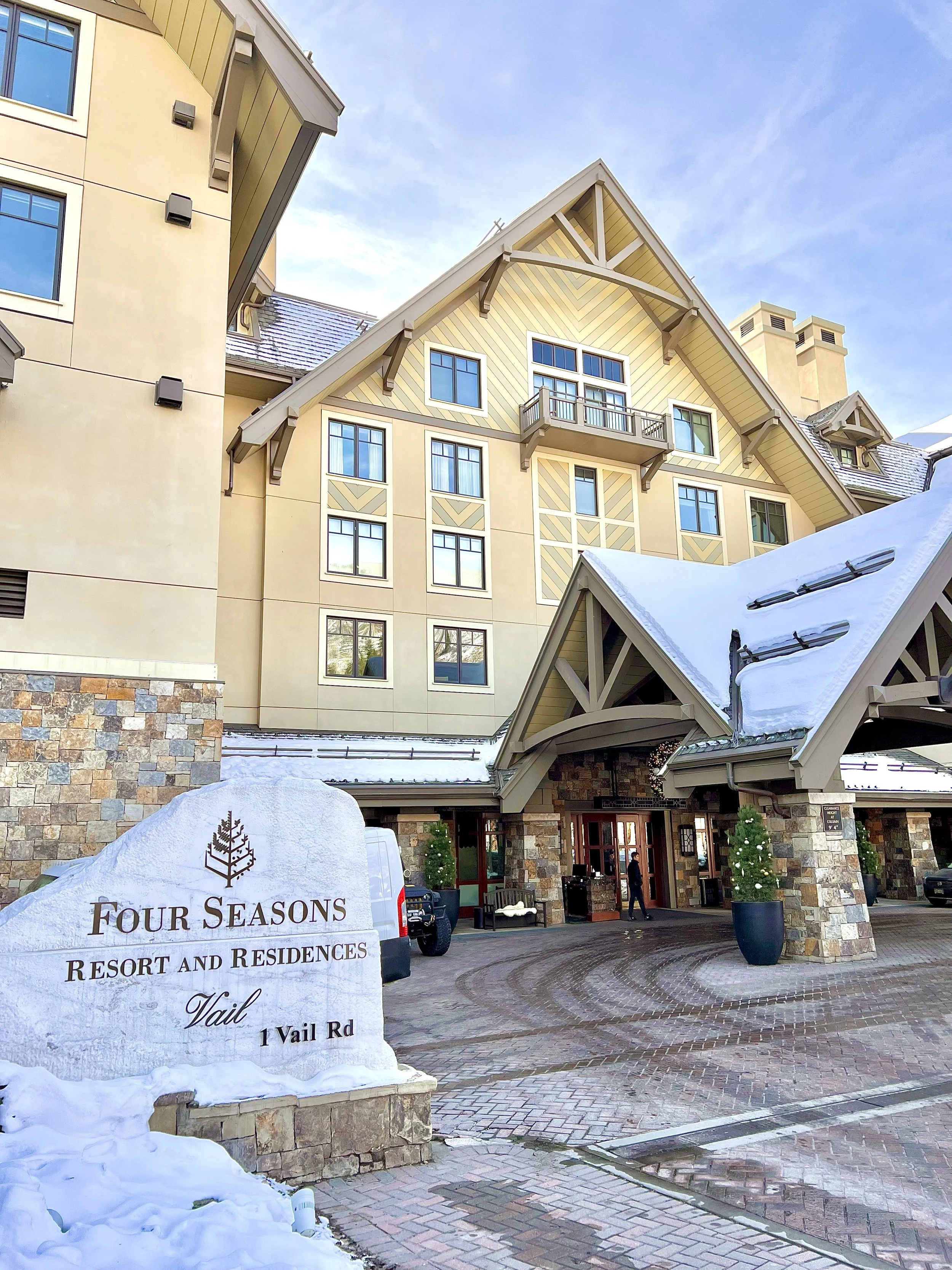 Four Seasons Vail, Vail Village and exterior