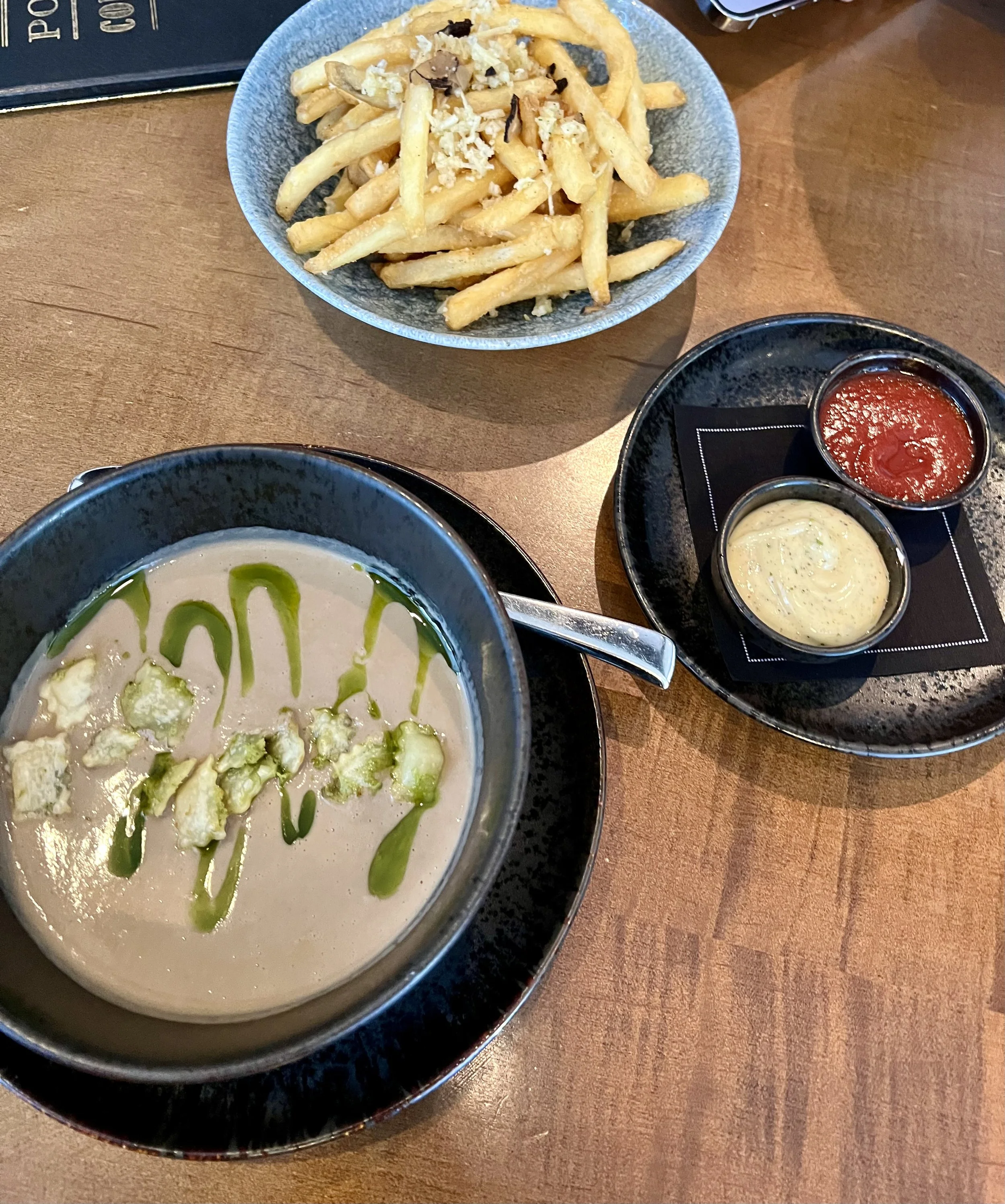 Four Seasons Vail, Remedy Bar & Grill