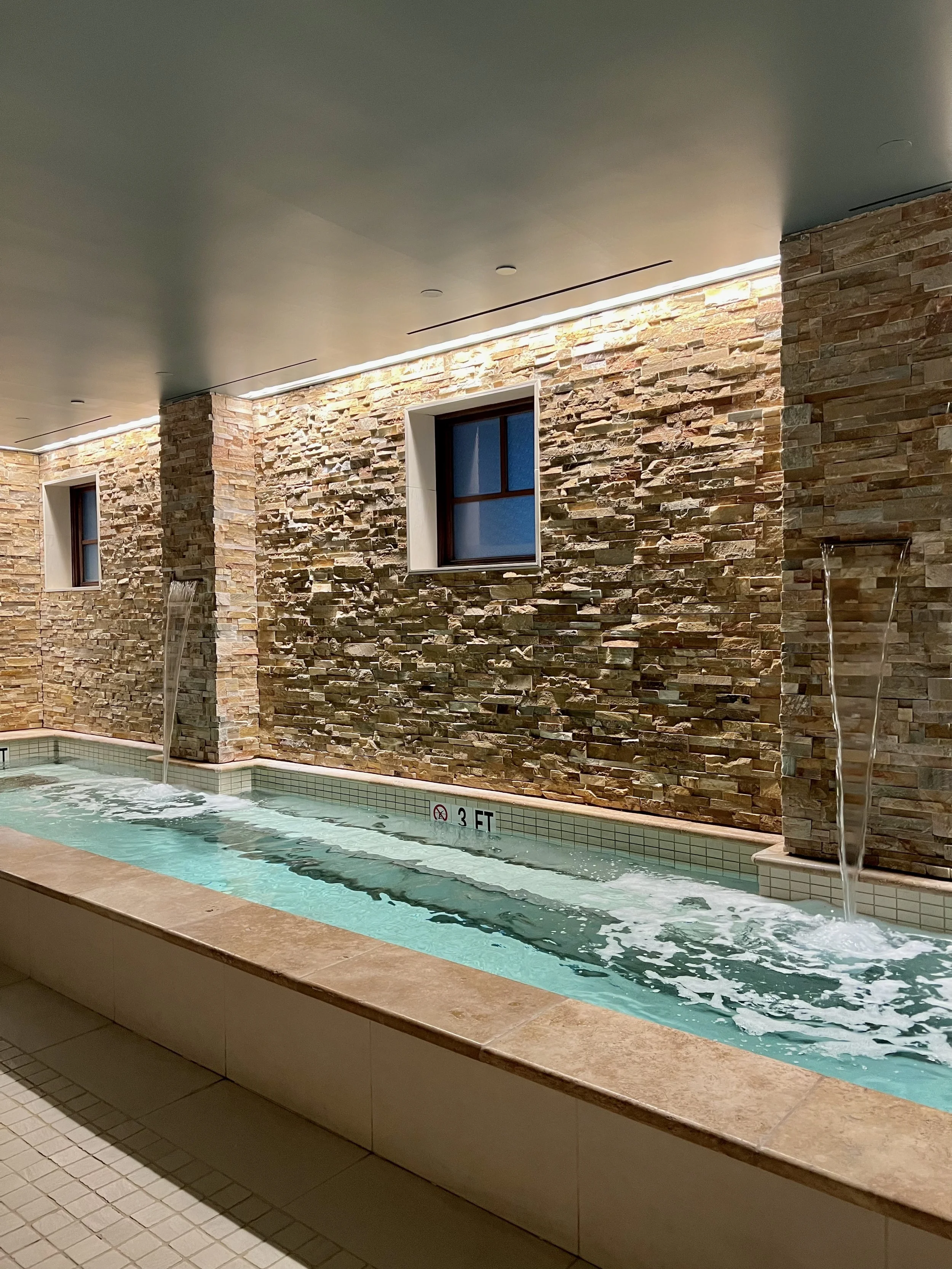 Four Seasons Vail, spa and pool