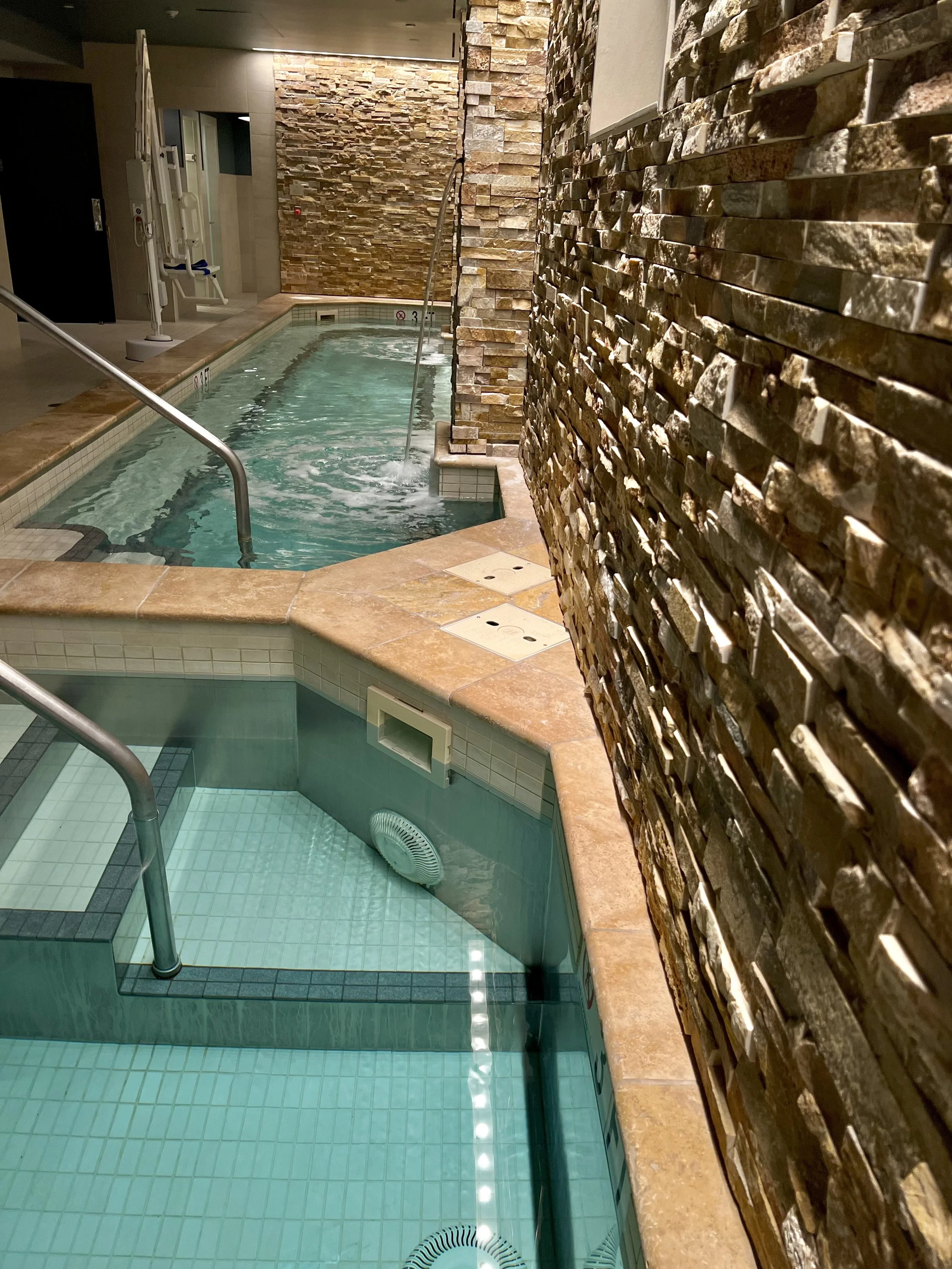 Four Seasons Vail, spa and pool