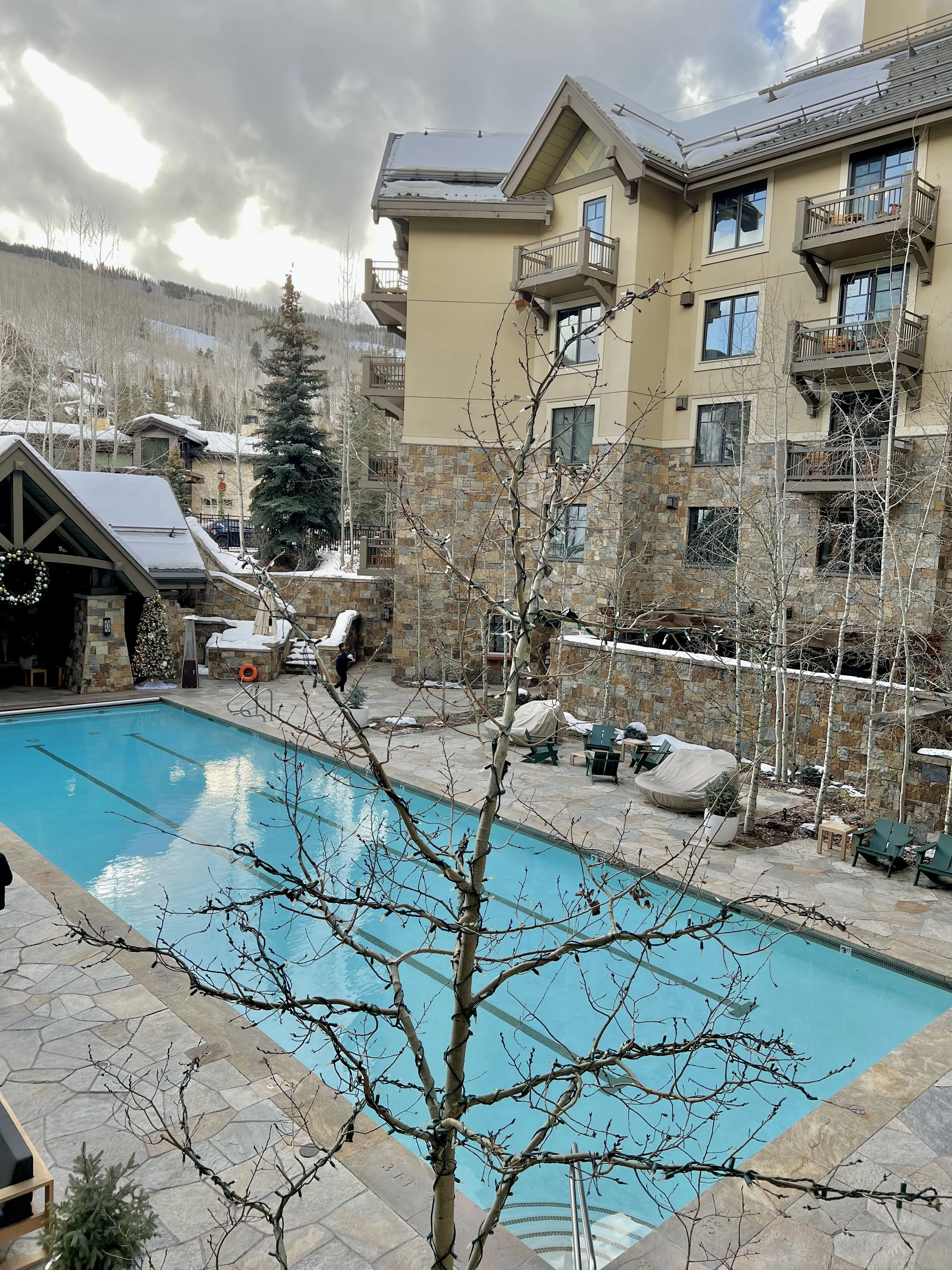 Four Seasons Vail, spa and pool