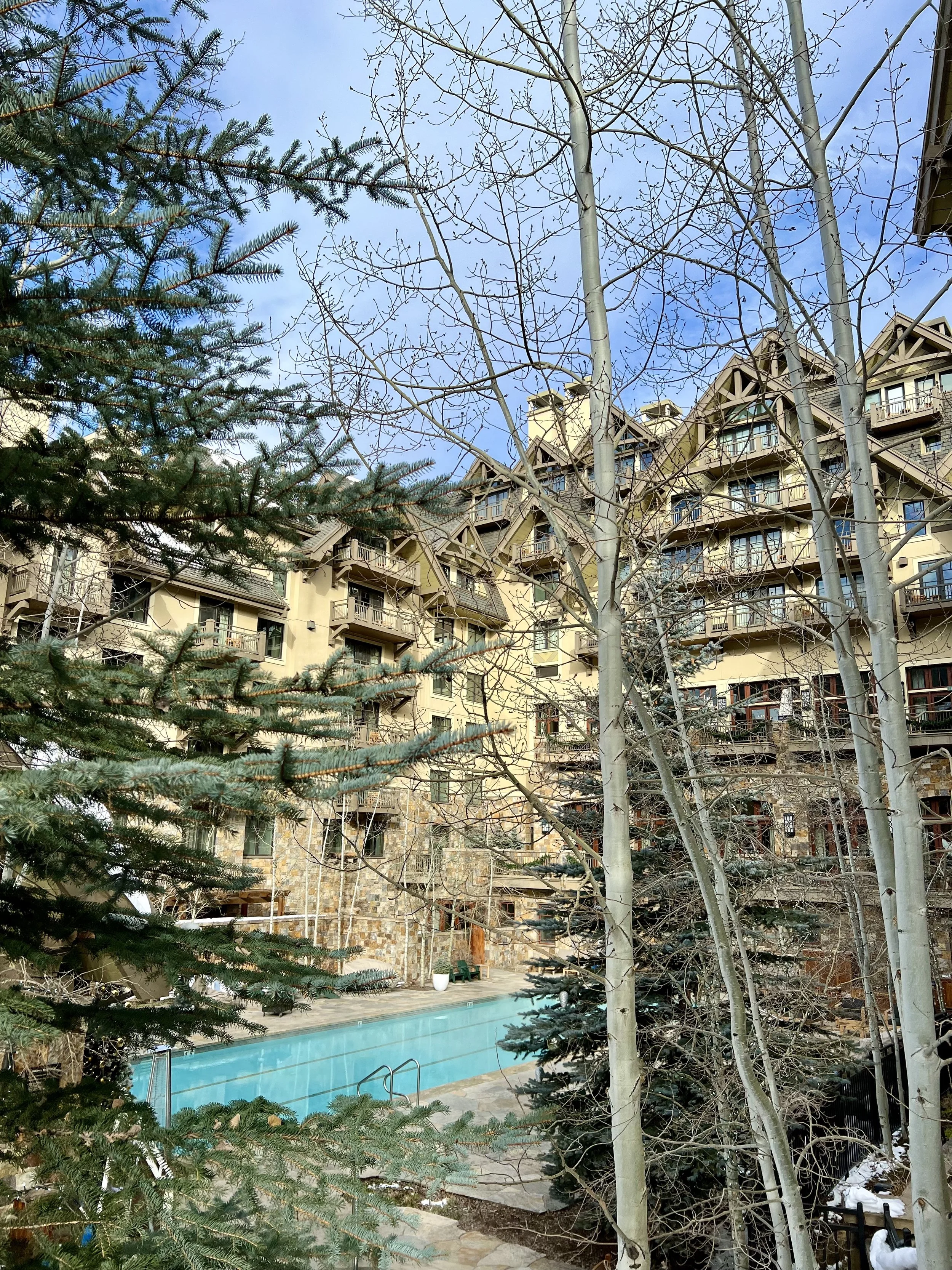 Four Seasons Vail, spa and pool