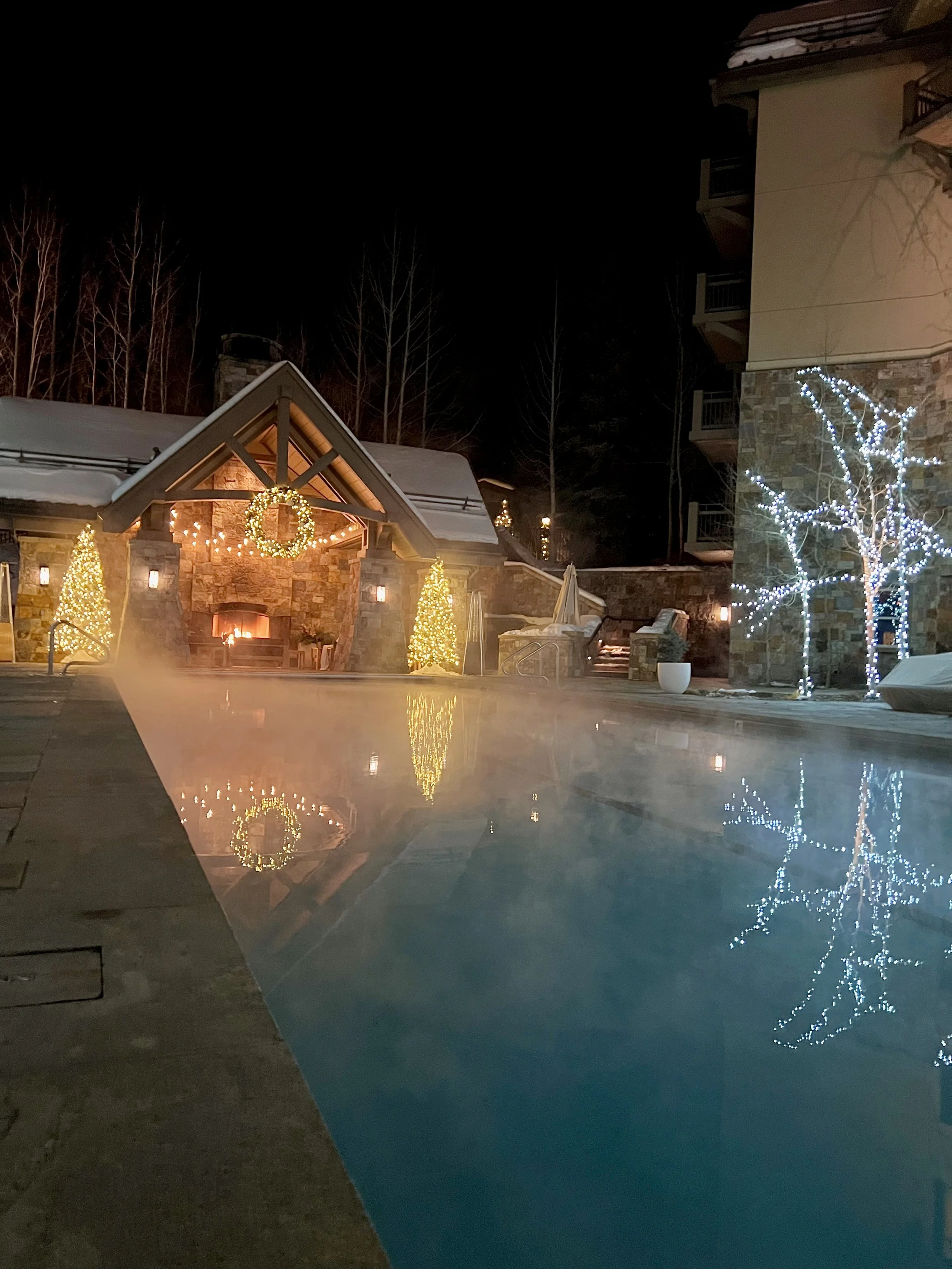 Four Seasons Vail, spa and pool