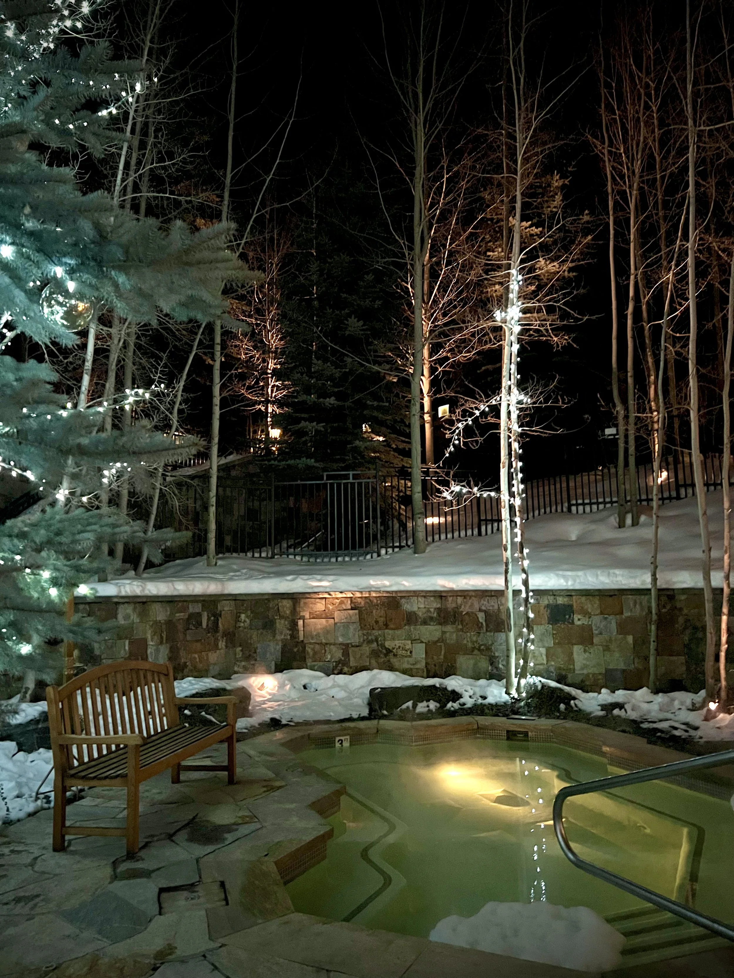 Four Seasons Vail, spa and pool
