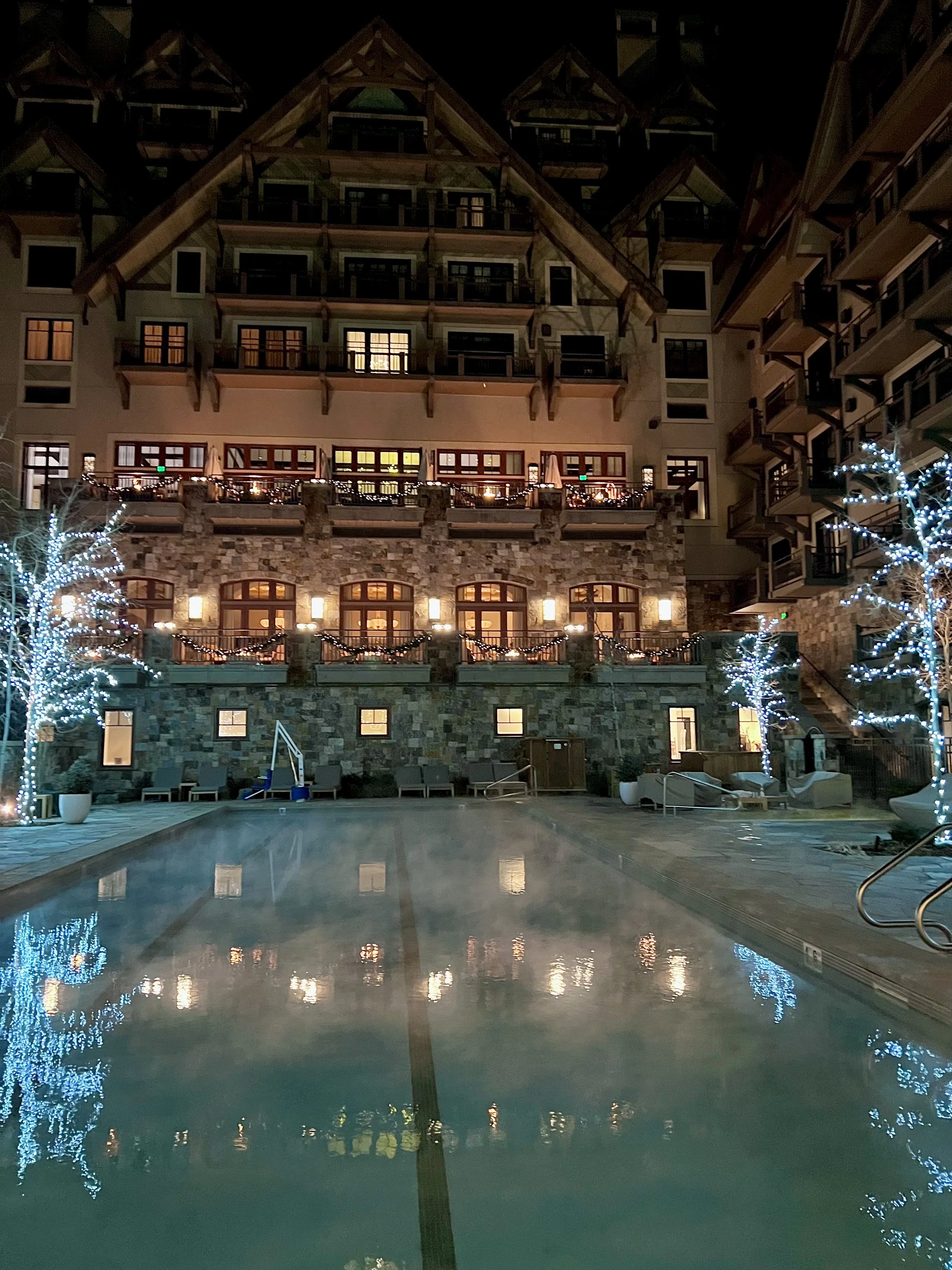 Four Seasons Vail, spa and pool