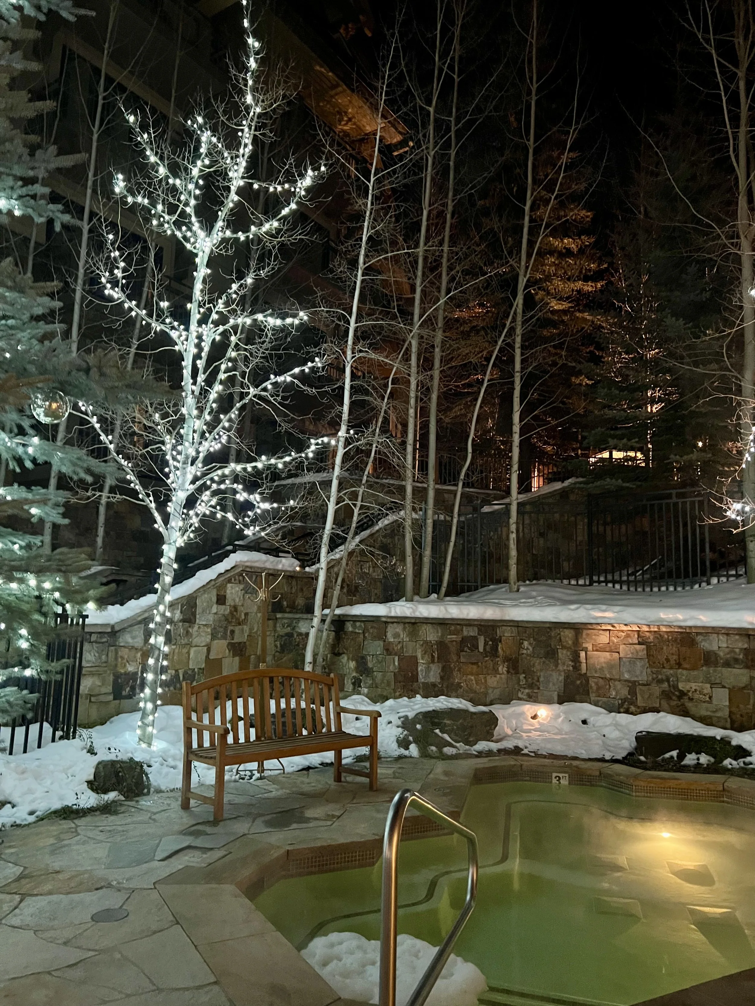 Four Seasons Vail, spa and pool